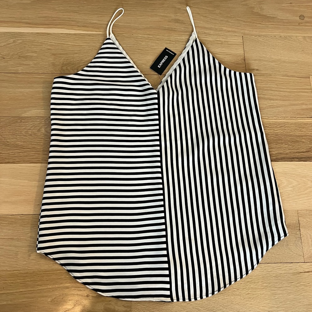 Women’s Black and White Express Top